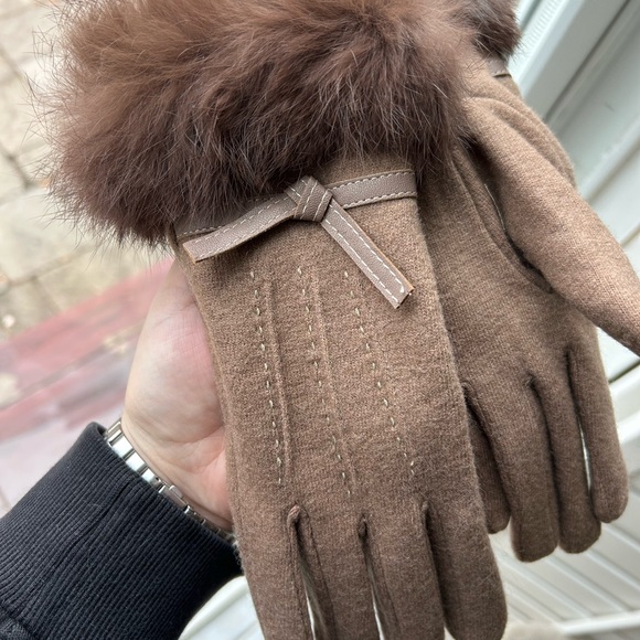 Brown Rabbit Fur-Trimmed Gloves - Picture 10 of 10